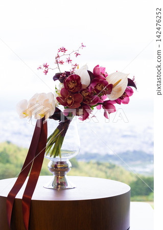 Elegant and sophisticated bouquet design Elegant and sophisticated bouquet design 142476252