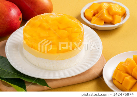Mango mousse cake (マンゴー ムース ケーキ) Mango mousse cake (マンゴー ムース ケーキ) 142476974