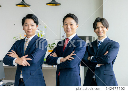 The team of business people The team of business people 142477302