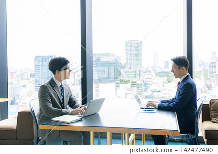Business person working in the office Business person working in the office 142477490