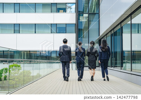 A group of business people walking down the street. Teamwork, colleagues, progress, advancement, start, goal, challenge. A group of business people walking down the street. Teamwork, colleagues, progress, advancement, start, goal, challenge. 142477798