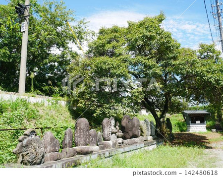 石碑和路邊神像 石碑和路邊神像 142480618