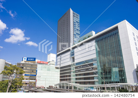 Yokohama Station 142480754