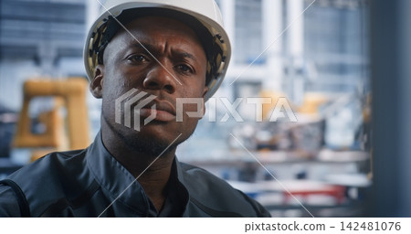 Operator Supervising Robotic Assembly in Smart Plant Operator Supervising Robotic Assembly in Smart Plant 142481076