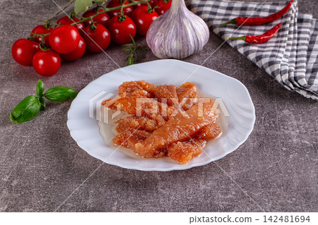 Herring roe in oil on white plate with fresh tomatoes, garlic and herbs Herring roe in oil on white plate with fresh tomatoes, garlic and herbs 142481694