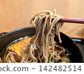 立式蕎麥麵店的炸肉餅蕎麥麵 142482514