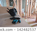 新建木屋的建築工地 142482537