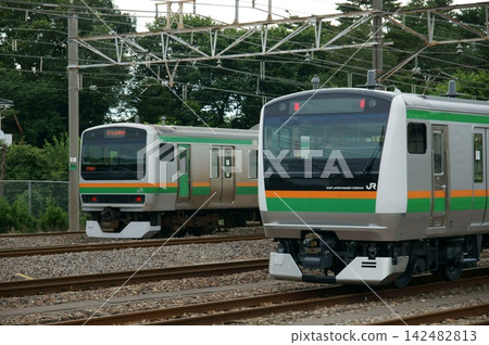 E231 and E233 series E231 and E233 series 142482813
