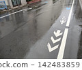 Road markings: "Bicycle lane" (on rainy days) 142483859