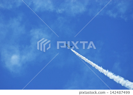 Blue Impulse flying in the blue sky Blue Impulse flying in the blue sky 142487499