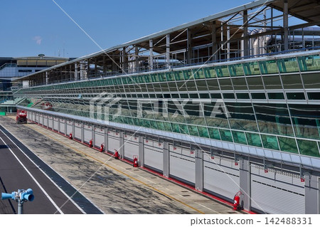 Scenery seen from the footbridge 142488331