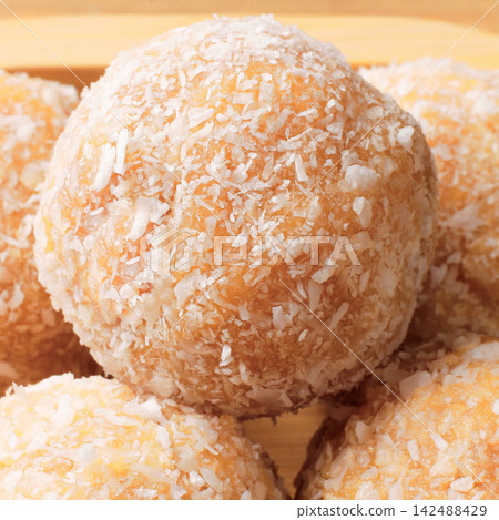 Traditional Brazilian coconut beijinho, handcrafted like a homemade treat for parties, birthdays, weddings, and special celebrations. 142488429