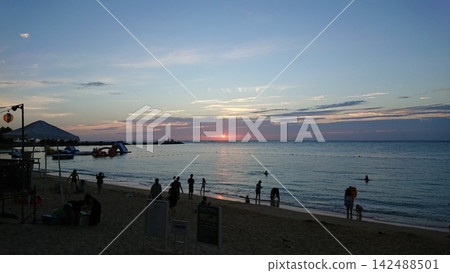 海被弄髒在日落 海被弄髒在日落 142488501