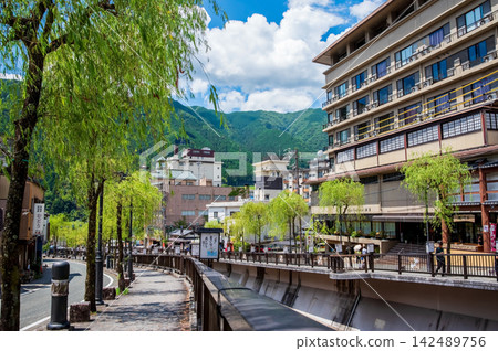 Scenery of a hot spring town [Gero Onsen, one of Japan's three most famous hot springs] (Gero City, Gifu Prefecture) 142489756