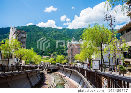 Scenery of a hot spring town [Gero Onsen, one of Japan's three most famous hot springs] (Gero City, Gifu Prefecture) 142489757