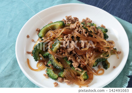 Stir-fried bitter melon, ground pork, and glass noodles in soy sauce Stir-fried bitter melon, ground pork, and glass noodles in soy sauce 142491083