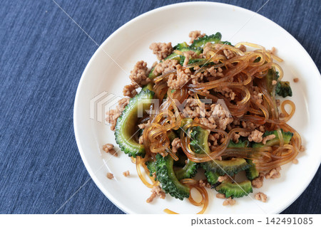 Stir-fried bitter melon, ground pork, and glass noodles in soy sauce Stir-fried bitter melon, ground pork, and glass noodles in soy sauce 142491085
