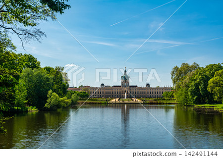 Charlottenburg Palace Across Karpfenteich in Berlin Charlottenburg Palace Across Karpfenteich in Berlin 142491144