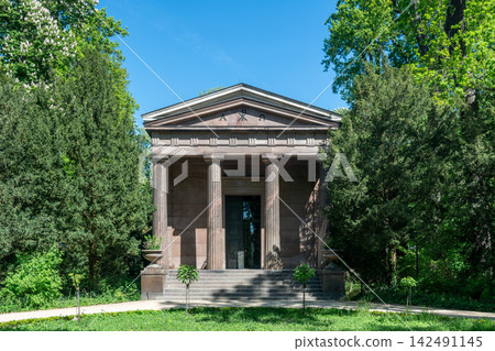 Queen Luise Mausoleum in Charlottenburg Palace Gardens Queen Luise Mausoleum in Charlottenburg Palace Gardens 142491145