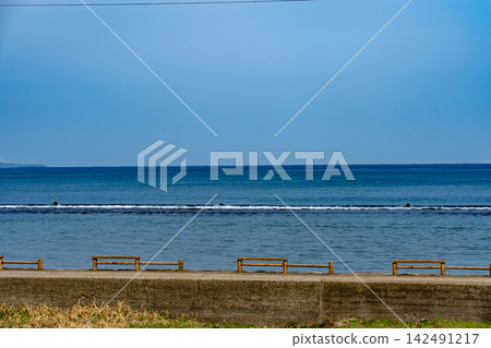 A beautiful, calm sea and horizon, where you can feel the blue sky and refreshing sea breeze. A beautiful, calm sea and horizon, where you can feel the blue sky and refreshing sea breeze. 142491217