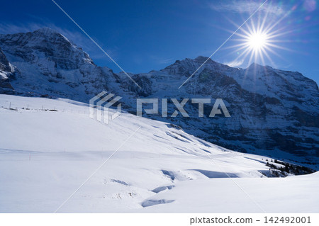 The breathtaking panoramic view of Kleine Scheidegg, with its dazzling sunlight and majestic snow-capped peaks. The breathtaking panoramic view of Kleine Scheidegg, with its dazzling sunlight and majestic snow-capped peaks. 142492001
