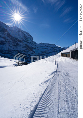 The breathtaking panoramic view of Kleine Scheidegg, with its dazzling sunlight and majestic snow-capped peaks. The breathtaking panoramic view of Kleine Scheidegg, with its dazzling sunlight and majestic snow-capped peaks. 142492002