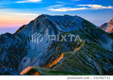 北阿爾卑斯山白馬三山的周志岳 142492712