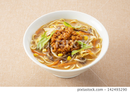 Vegetable-rich meat miso ramen 142493290