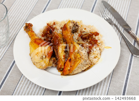 Fried chicken pieces served with rice 142493668