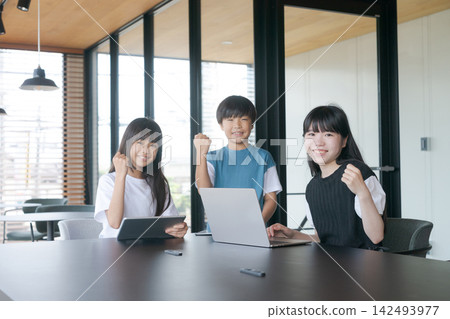 兒童學習資訊技術 兒童學習資訊技術 142493977