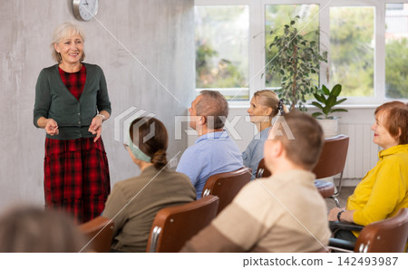 Mature woman coach teaches seniors in refresher courses Mature woman coach teaches seniors in refresher courses 142493987