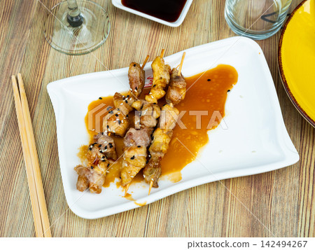 Traditional Yakitori made of chicken pieces served in a plate 142494267