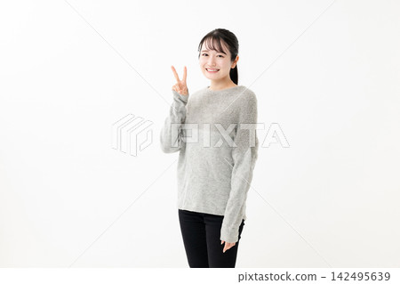 女人擺姿勢 女人擺姿勢 142495639