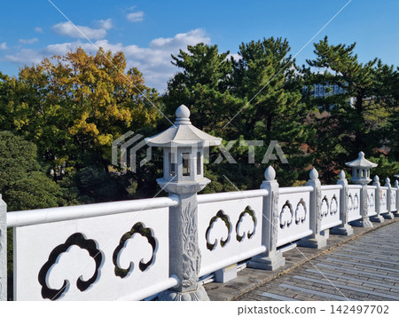 This is Jeju Island's Chilseonyeo Bridge, which has stone railings. This is Jeju Island's Chilseonyeo Bridge, which has stone railings. 142497702