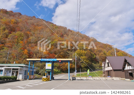 Autumn on the Hakusan-Shirakawa-go White Road - Magari Toll Gate 142498261