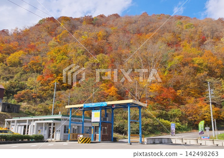 Autumn on the Hakusan-Shirakawa-go White Road - Magari Toll Gate Autumn on the Hakusan-Shirakawa-go White Road - Magari Toll Gate 142498263