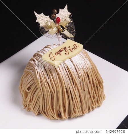 Christmas cake Mont Blanc Christmas cake Mont Blanc 142498628