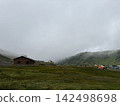 大雪山的山脊線籠罩在霧氣之中。 142498698