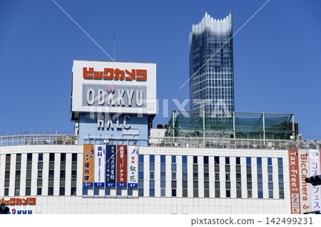 東京都新宿區西新宿一丁目小田急百貨及東急歌舞伎町塔 東京都新宿區西新宿一丁目小田急百貨及東急歌舞伎町塔 142499231