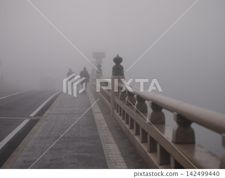 人們過橋 人們過橋 142499440