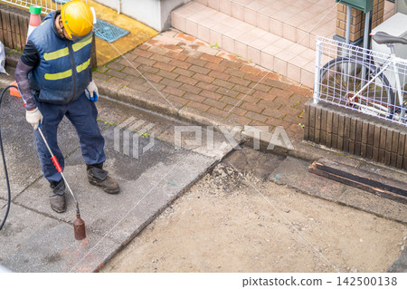 鋪路燃燒器;瀝青路面澆築前;路面維修;接縫;道路建設。 鋪路燃燒器;瀝青路面澆築前;路面維修;接縫;道路建設。 142500138