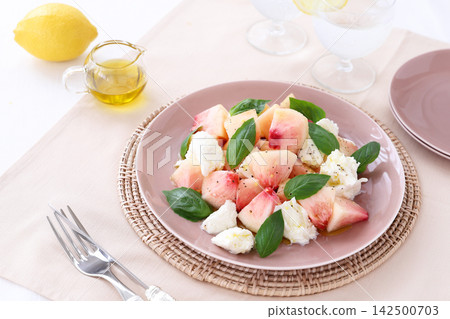 Peach and mozzarella, peach caprese Peach and mozzarella, peach caprese 142500703