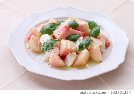 Peach and mozzarella, peach caprese Peach and mozzarella, peach caprese 142501254
