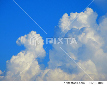 A breathtaking scene of a bright blue summer sky and white clouds (photographed July-August 2026) A breathtaking scene of a bright blue summer sky and white clouds (photographed July-August 2026) 142504086