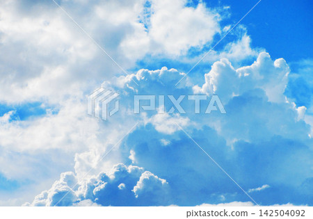 A breathtaking scene of a bright blue summer sky and white clouds (photographed July-August 2026) A breathtaking scene of a bright blue summer sky and white clouds (photographed July-August 2026) 142504092