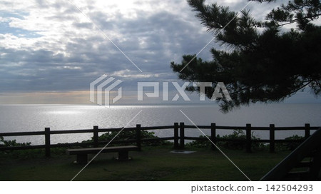 位於海岬上，俯瞰大海的公園 142504293