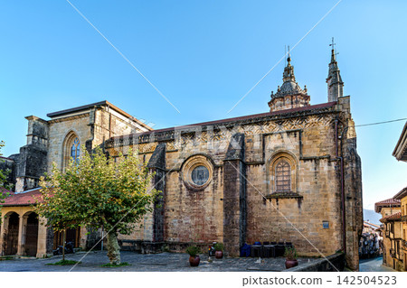 The Church of Santa Maria de la Asuncion y del Manzano in Hondarribia, Spain 142504523