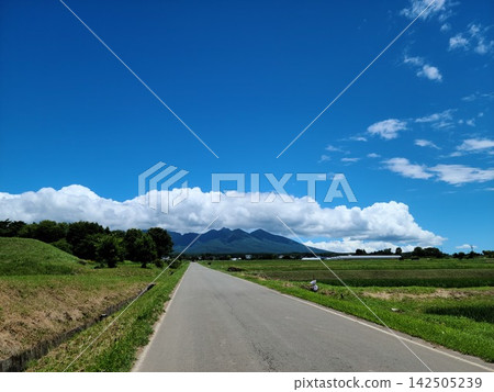 Mount Yatsugatake in midsummer, as seen from a farm road in Hara Village. Mount Yatsugatake in midsummer, as seen from a farm road in Hara Village. 142505239
