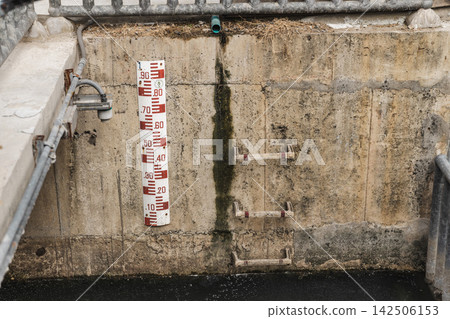 Bangkok Concrete Drainage Chamber with Water-Level Gauge and Access Rungs Bangkok Concrete Drainage Chamber with Water-Level Gauge and Access Rungs 142506153