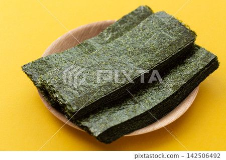 Roasted seaweed Roasted seaweed 142506492